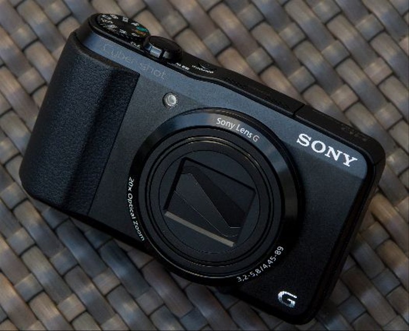 Idealny aparat na wakacje - Sony DSC-HX20V